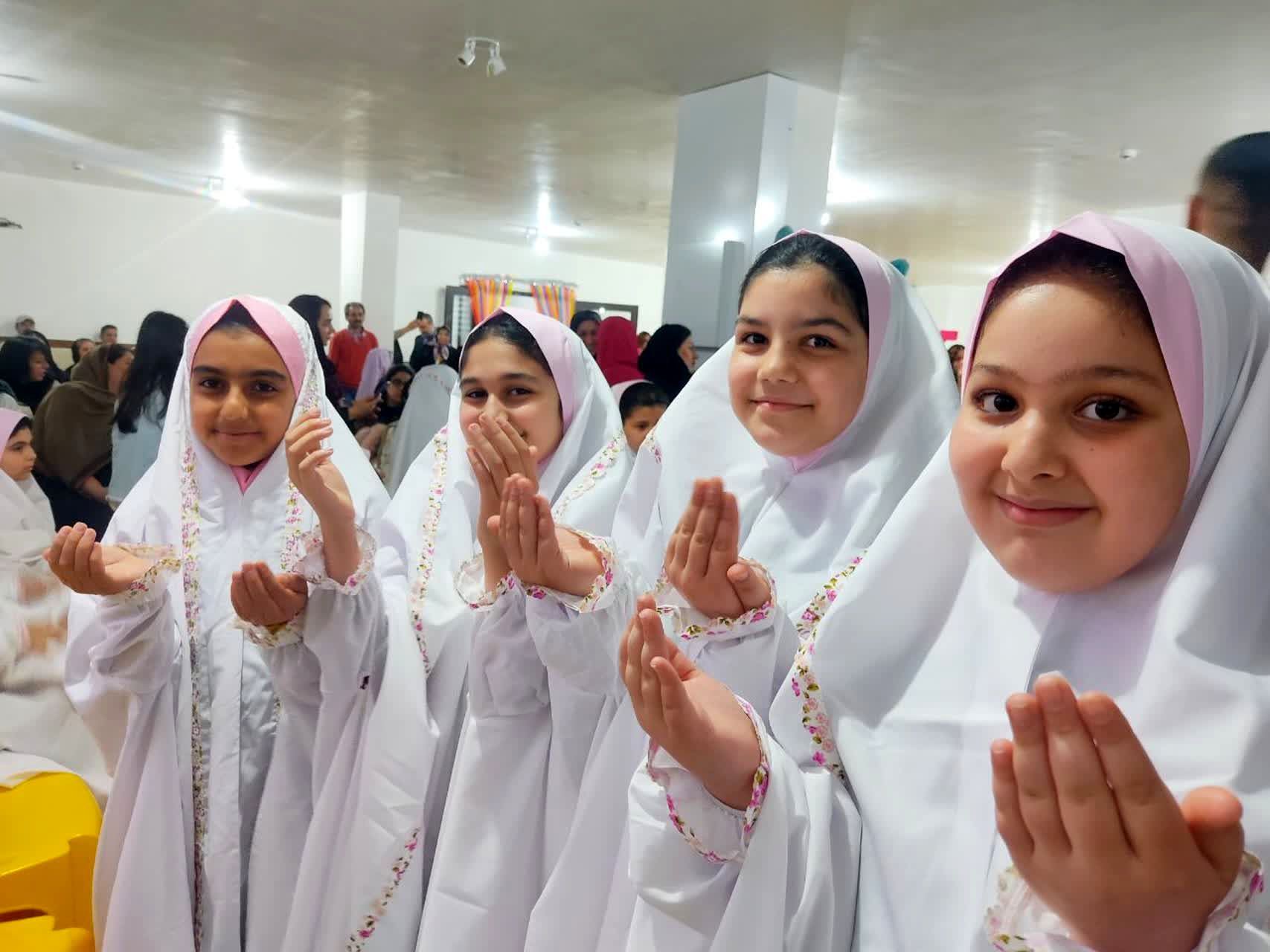 جشن فرشته‌ها در دبستان هدایت بابلسر