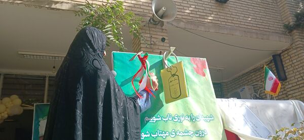 نواختن زنگ آغاز سال تحصیلی در دبیرستان شاهد شهید کلانتری همزمان با سراسر کشور 