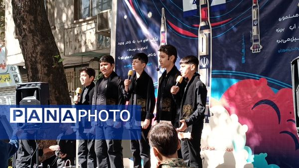 دانش‌آموزان با حضور در راهپیمایی ۱۳ آبان تنفر خود را نسبت به شیاطین امروزی نشان دادند