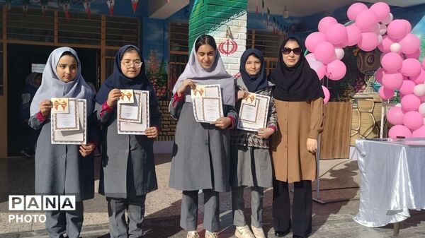  مراسم تجلیل از دانش‌آموزان برتر دبستان پنجم مهر