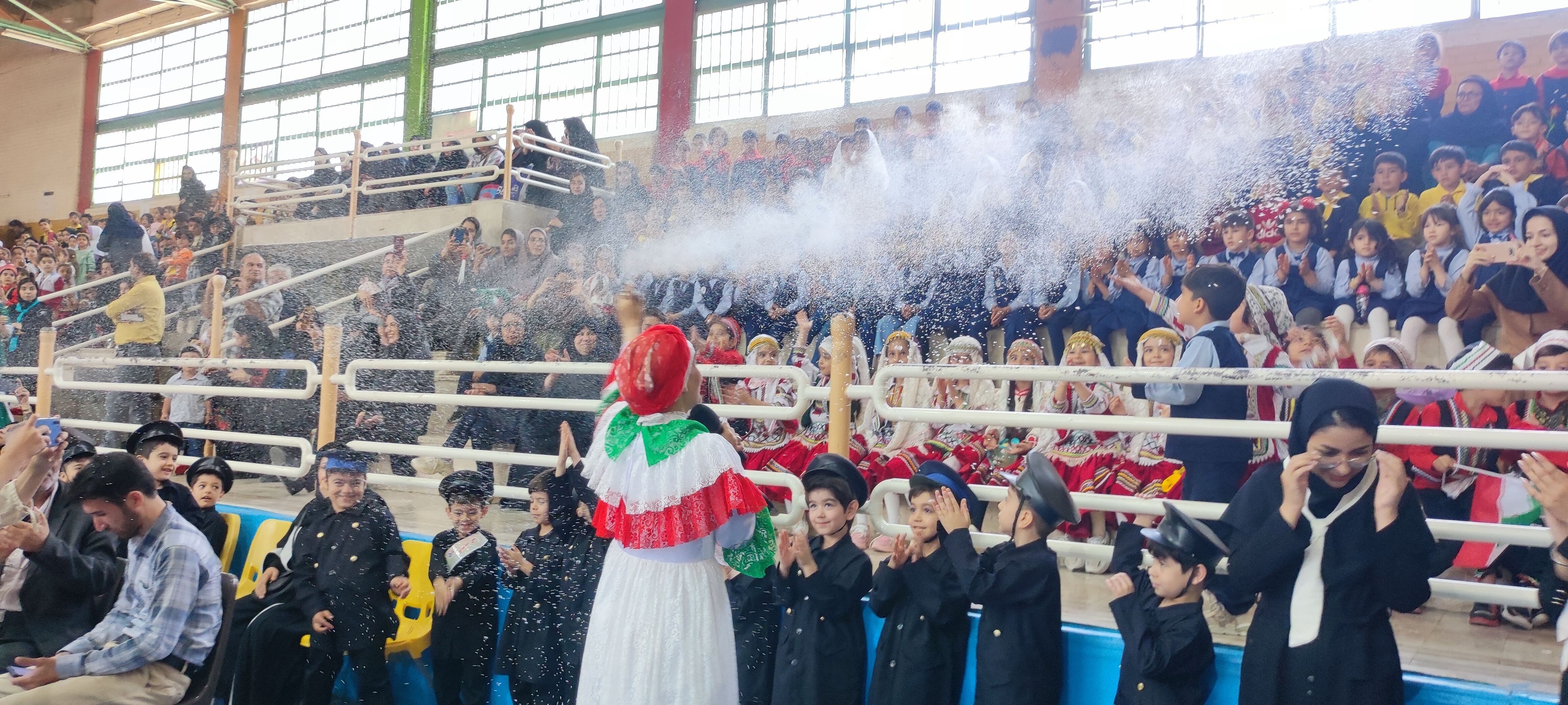 جشنواره هویت ملی کودکان در محل سالن ۱۳ آبان شیروان