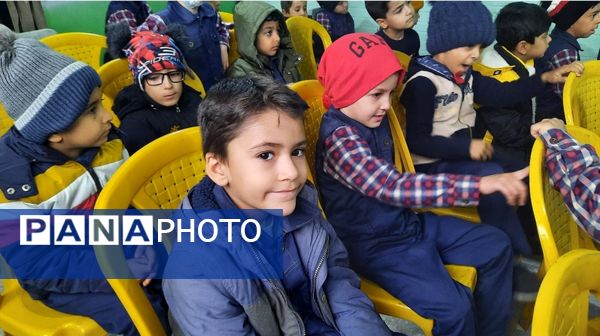 برپایی جشن آب در دبستان سرافراز ناحیه۷ مشهد 
