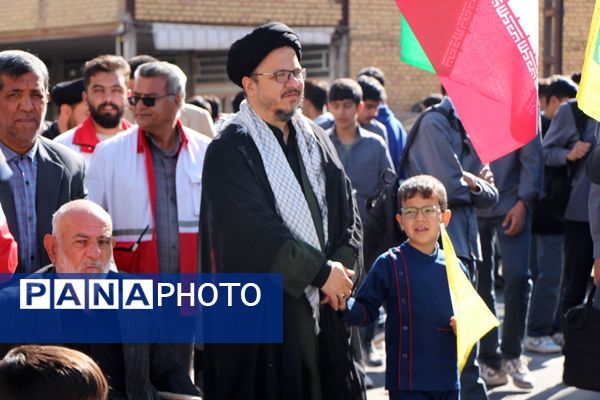 شکوه حضور مردم شهرستان سامان در راهپیمایی یوم‌الله ۱۳ آبان