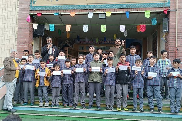 "لبیک یا مهدی" دانش‌آموزان پیشوا در دبستان علامه طباطبایی