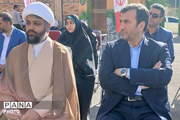 آغاز سال تحصیلی در مدرسه دخترانه مهرنگار باقر شهر با حضور مسئولان 
