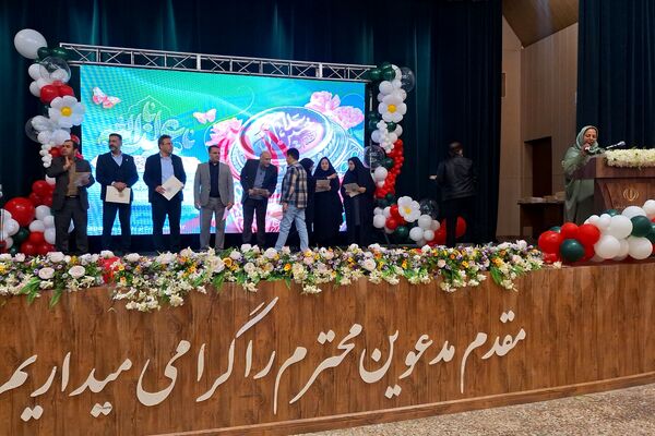 تقدیر از برگزیدگان کشوری و استانی مسابقات فرهنگی و قرآنی ناحیه 3 شیراز