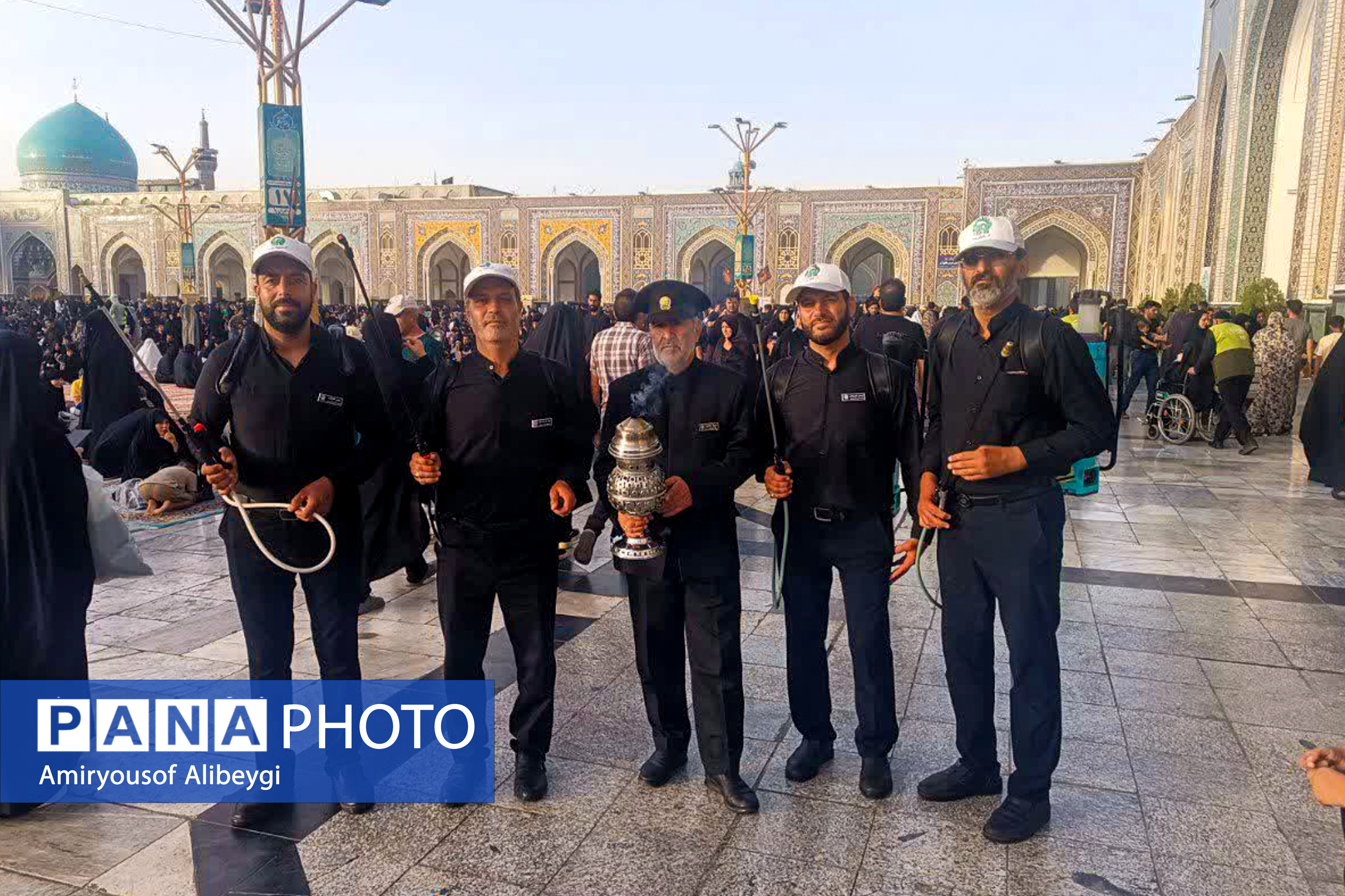  ۲۰۰۰ لیتر گلاب برای عطرافشانی حرم امام رضا(ع) درنظرگرفته شده است