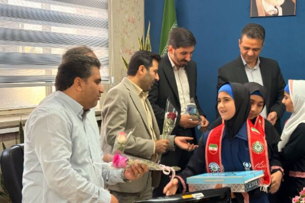تجلیل دانش آموزان مدرسه هدی۱ از  مدیر ومعاونین آموزش و پرورش شهرستان قدس