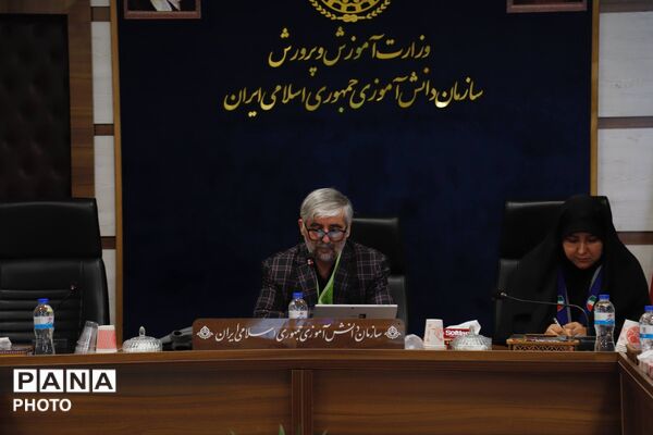 نشست هم‌اندیشی مسئولان دانش‌آموزی تهران با محور آموزش مربیان و مدیریت مصرف انرژی