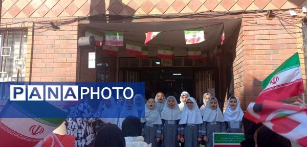 تجدید میثاق دانش‌آموزان منطقه پردیس با مقام معظم رهبری در یوم الله نهم دی‌ماه 