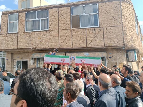 مراسم تشییع و خاکسپاری پیکر مطهر شهید عباس رمضانی در کوهپایه