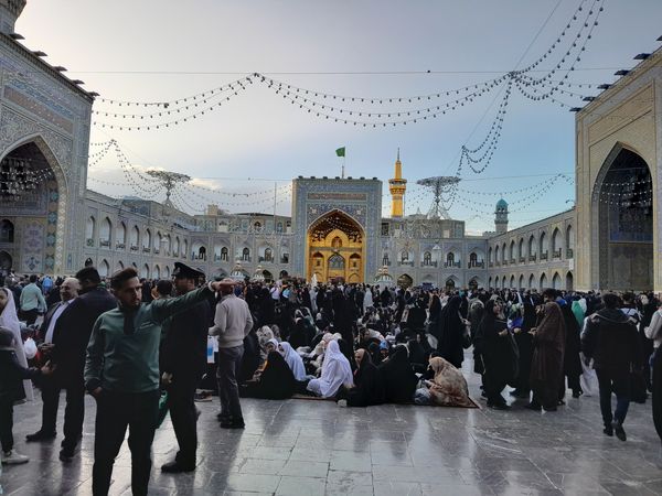  حضور پرشور زائران و مجاوران حضرت رضا (ع)