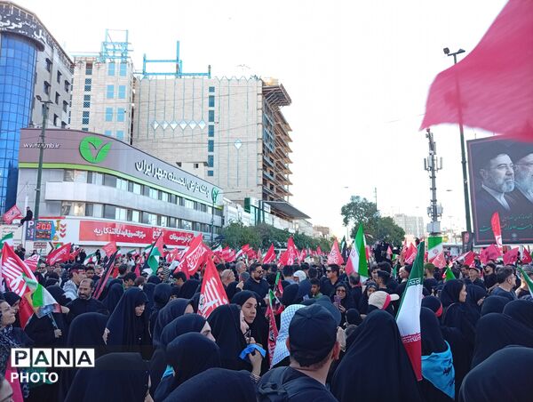 تشییع و تدفین قائد شهید امت در شهر مشهد مقدس