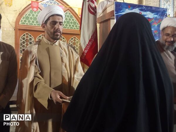 اجلاس سراسری نماز و تجلیل از دانش‌آموزان فعال در حاجی‌آباد