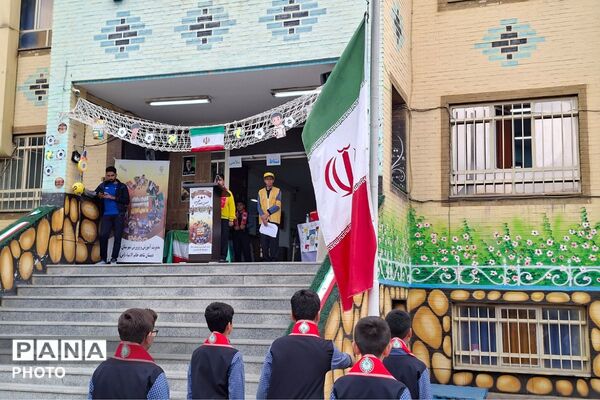 افتتاح کانون‌های ورزشی دانش‌آموزی در مدرسه شاهد خاتم‌الانبیا(ص) قرچک با اجرای طرح «پهلوان سعید»