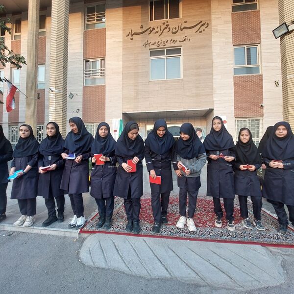 روز پرستار روز مهر و فداکاری در مدرسه هوشیار ناحیه ۱ مشهد مقدس 