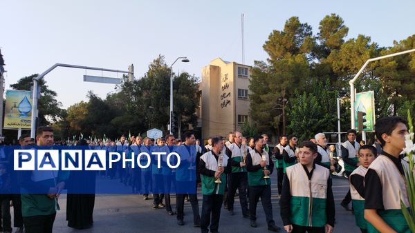 قافله پیاده‌روی و عزاداری خادمیان رضوی و هیات‌های مذهبی اصفهان