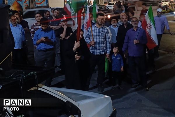 حضور پرشور دانش‌آموزان دبستان پسرانه کاظمیه در غرفه شهدای دانش آموز ورامین