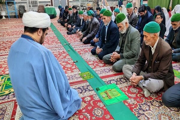 آخرین روز از اعتکاف دانش آموزی انس با خدا  در مسجد جامع شهر بار نیشابور