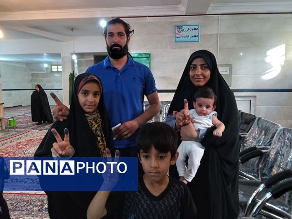 حضور مردم ولایتمدار نیشابور پای صندوق‌های رای