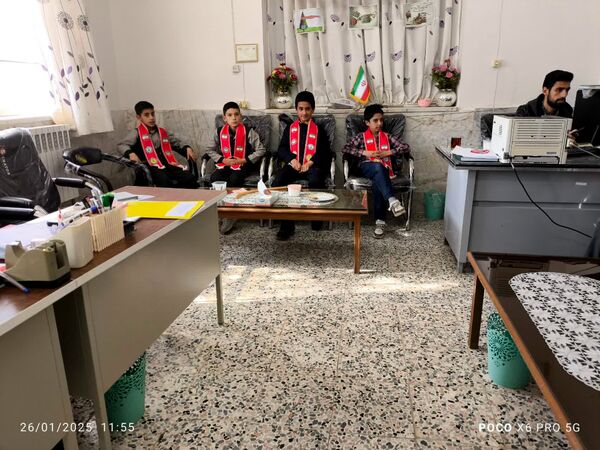جلسه انجمن اولیا و شورای دانش آموزی در راستای برنامه‌ریزی هفته معلم