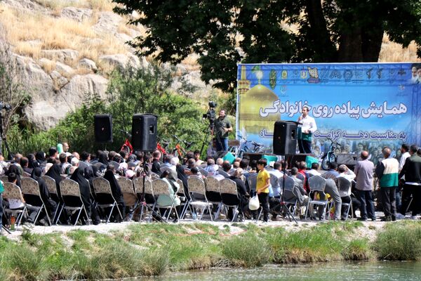پیاده روی بزرگ خانوادگی در کرمانشاه 