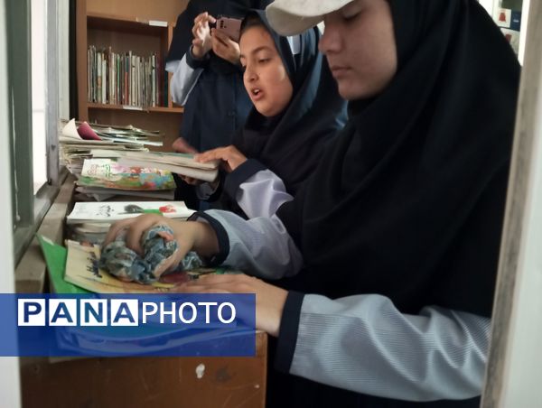 غبارروبی نمازخانه‌ دبستان ناهید نخودی نیشابور