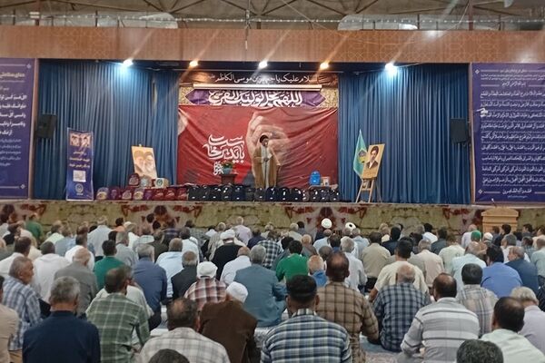 نماز جمعه در صحن مطهر امامزاده جعفرابن موسی الکاظم پیشوا
