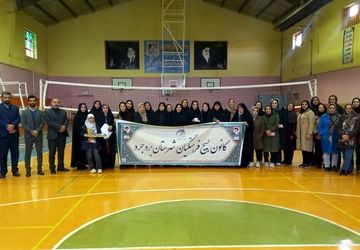 مسابقه والیبال بانوان فرهنگی به مناسبت دهه فجر در بروجرد 