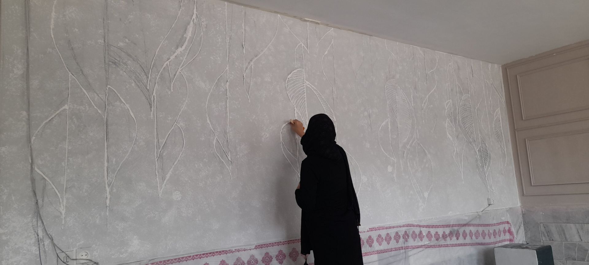 رنگ آمیزی و پتینه‌کاری هنرستان حضرت معصومه (س) شیروان در اوقات فراغت تابستان