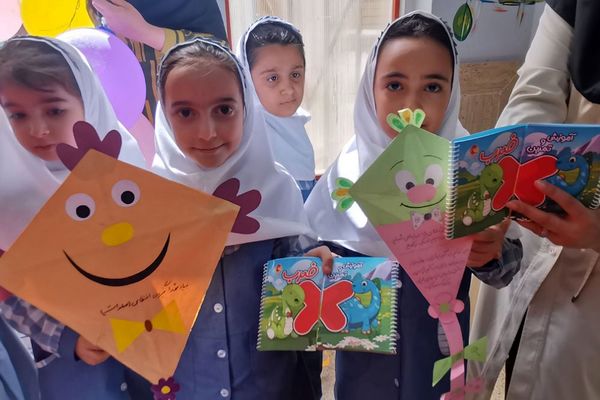 جشن روز دختر و روز جهانی کودک در دبستان زنده یاد قمصری