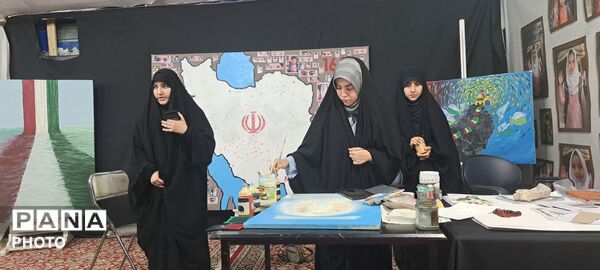 چهلمین روز رهبر شهید؛ غرفه خبرگزاری پانا در حرم مطهر رضوی میزبان زائران 