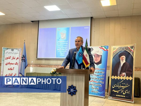 مراسم تجلیل از روشا اکبری برنده مدال طلای شطرنج مدارس جهان در شهرستان نیشابور 