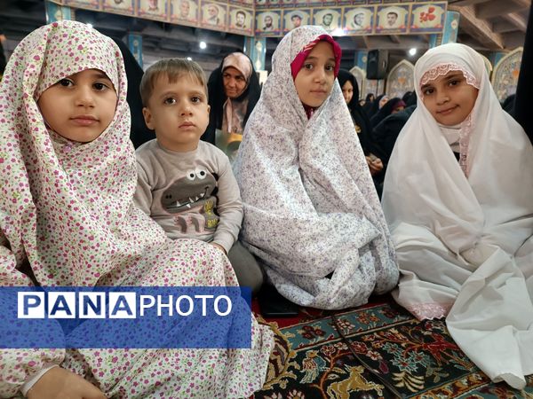 اجتماع بانوان مقاومت و تجلیل از همسران جانبازان در مصلی نماز جمعه شهرستان قدس