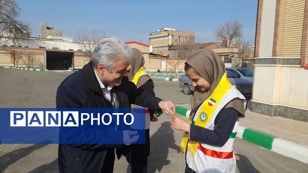 نواخته شدن زنگ انقلاب در مدارس شهرستان مرند