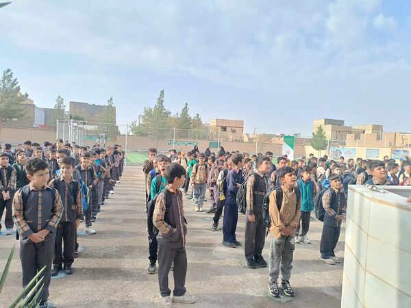 آغاز بازگشایی مدارس و شور و حال دانش آموزان دبستان شهید پسندیده فدافن در نخستین روز پاییز