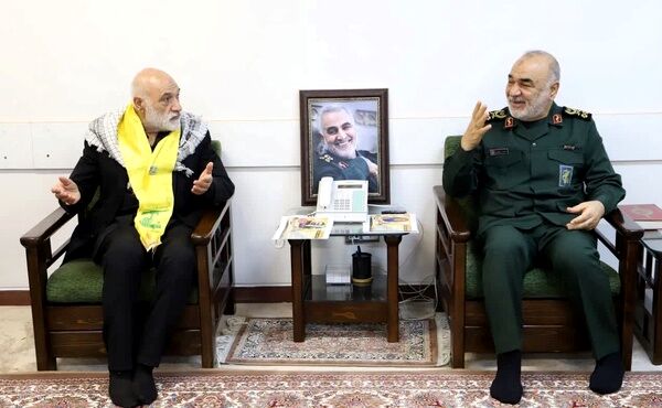  سرلشکر سلامی: شهدا نشانه کرامت و حجت مسلمانان هستند