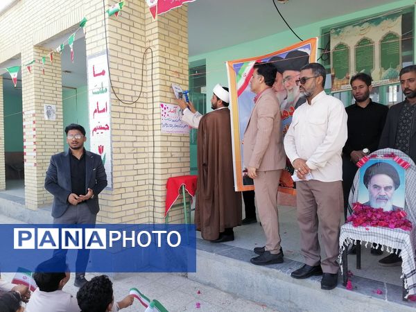 مدارس سندرک یکپارچه در شور انقلابی؛ زنگ انقلاب به صدا درآمد