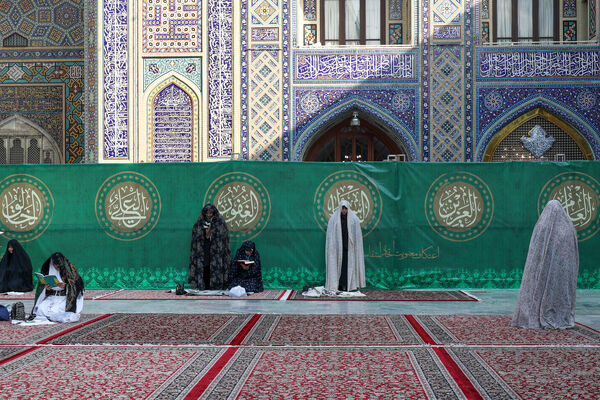 قرائت دعای‌ام داوود در حرم مطهر رضوی 