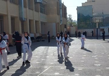 یک روز مفرح و شاد در دبیرستان خدیجه کبری(س) ناحیه ۴ اصفهان