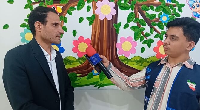 نواختن زنگ انجمن اولیا و مربیان در دبستان دخترانه فرهنگیان1 