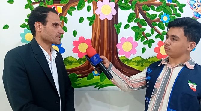 نواختن زنگ انجمن اولیا و مربیان در دبستان دخترانه فرهنگیان1 