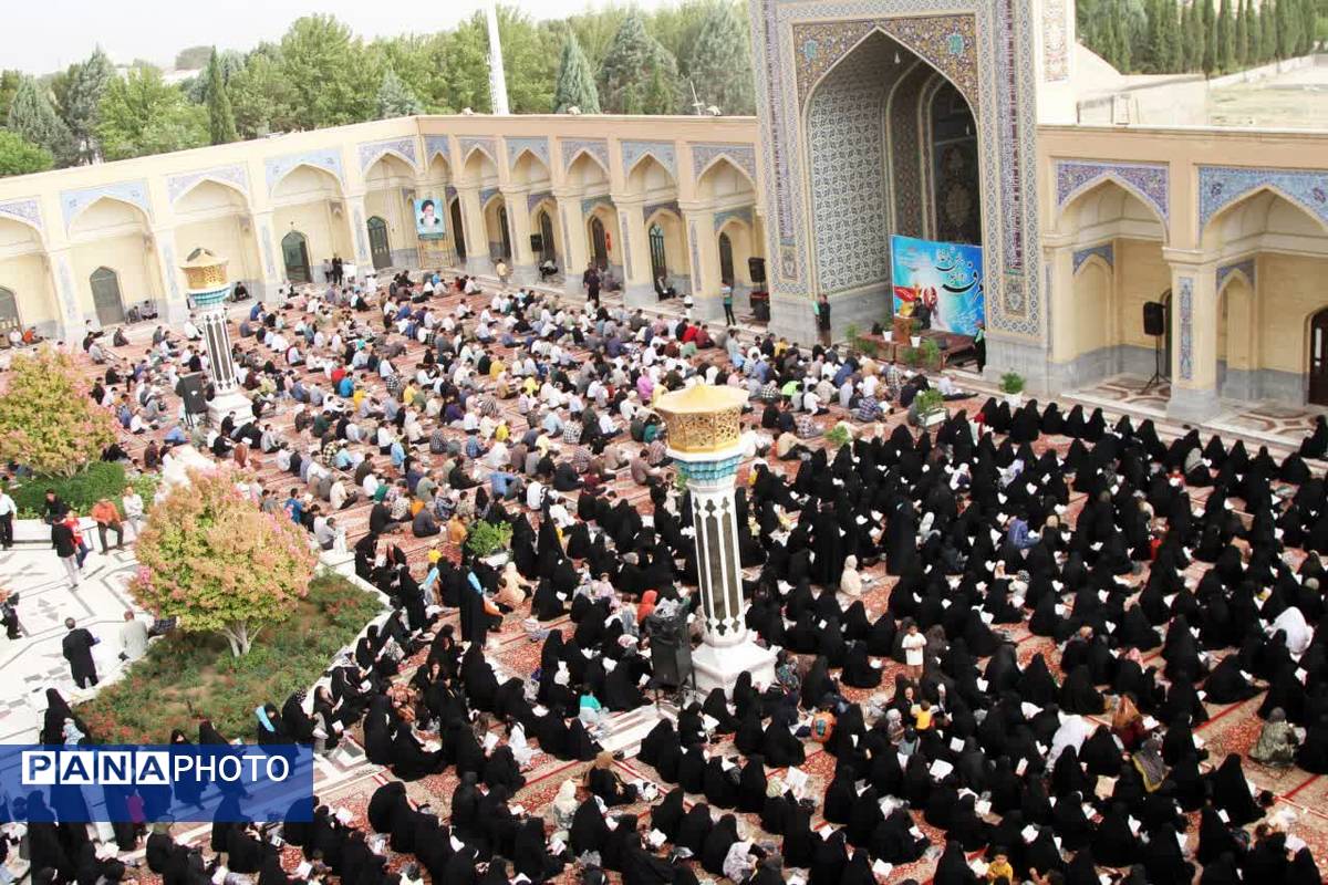  مراسم دعای پر فیض عرفه و مناجات عاشقانه امام حسین(ع) در زیارتگاه شهید آیت ا... مدرس(ره)