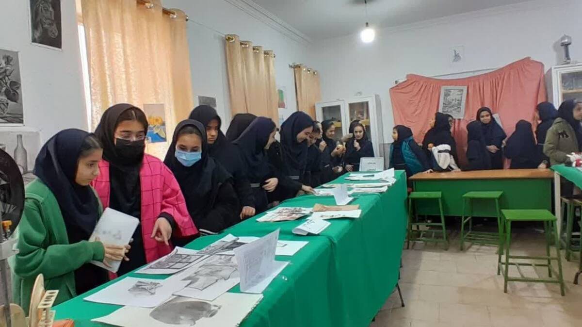 نمایشگاه هنرهای تجسمی امید فردا در دبیرستان دخترانه معلم (دوره اول متوسطه)