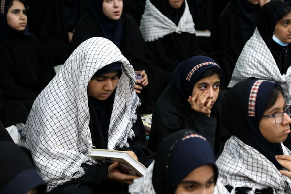 دانش‌آموزان دختر ناحیه یک در محفل اُنس با قرآن گرد‌هم آمدند