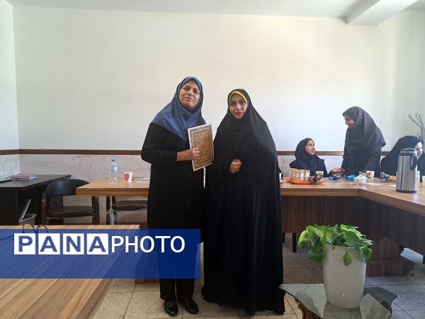 دبستان شقایق‌ها در بخش صفادشت با تجهیز و زیباسازی مدرسه به استقبال ماه مهر رفت