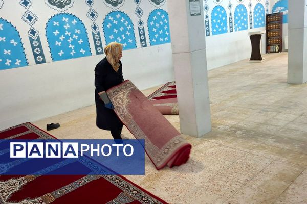 غبارروبی نماز‌خانه‌های مدارس شهرستان ملارد در آستانه آغاز سال تحصیلی 