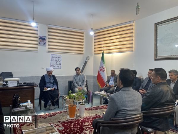 دیدار فرهنگیان با امام جمعه و فرماندار