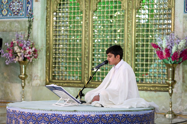 ترتیل خوانی دانش‌آموزان در حرم حضرت معصومه(س)