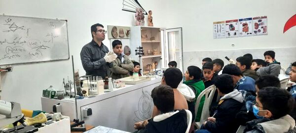 بازدید دانش آموزان دبستان پسرانه فضیلت از پژوهشسرای رازی 